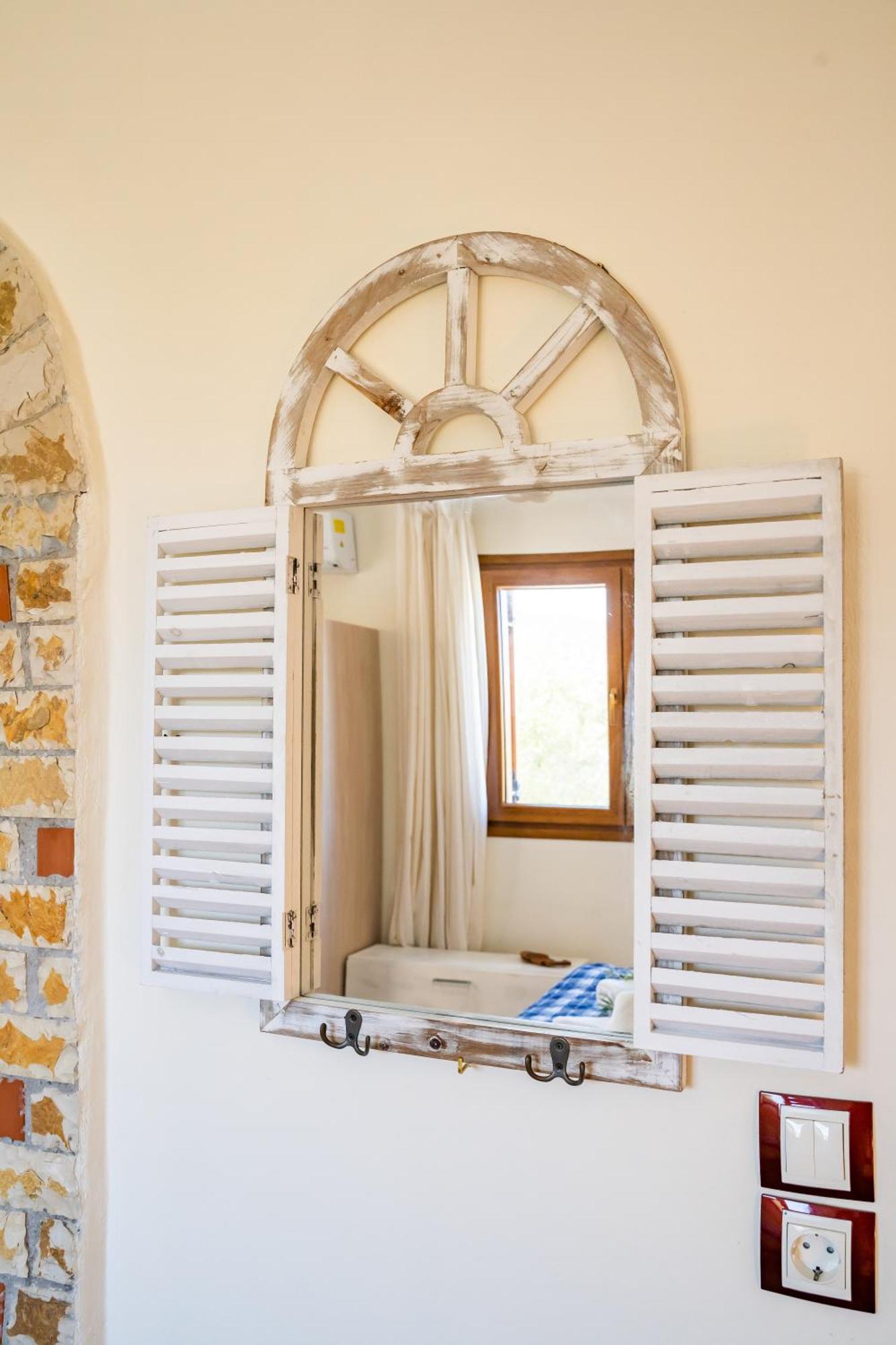 Olive #4 * Karpathos Town (Pigadia)